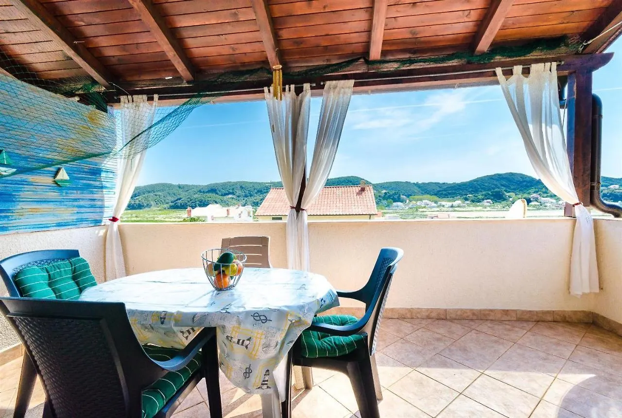 Apartments Vesna Supetarska Draga 0*,  Croatia