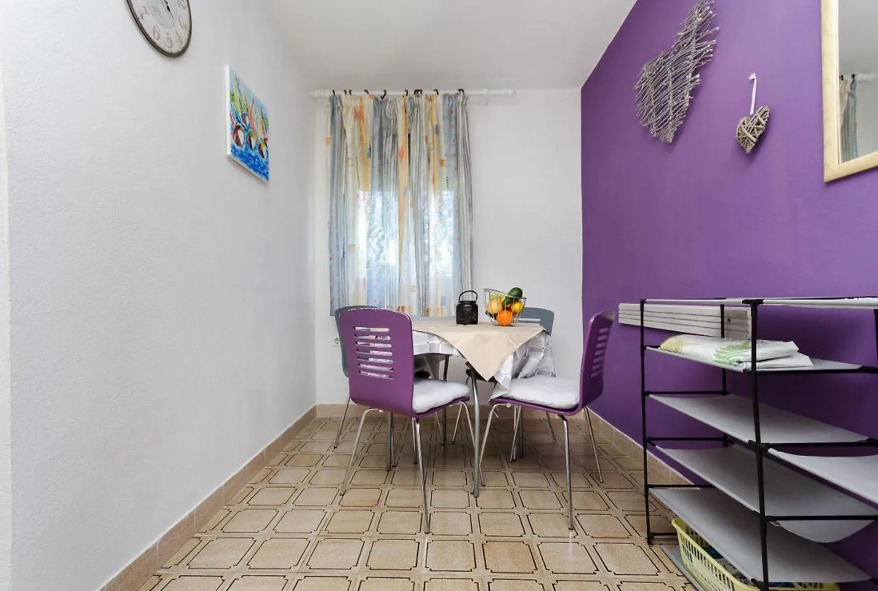 Apartments Vesna Supetarska Draga 0*,  Croatia